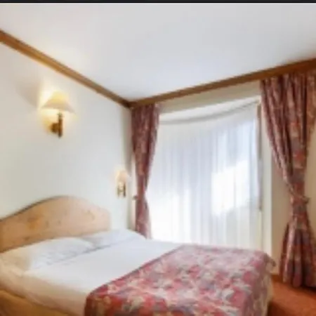 Alaska Cortina 4*